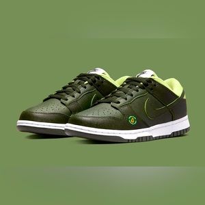 Nike Dunk Low "Avocado" sneakers size 6 (W)